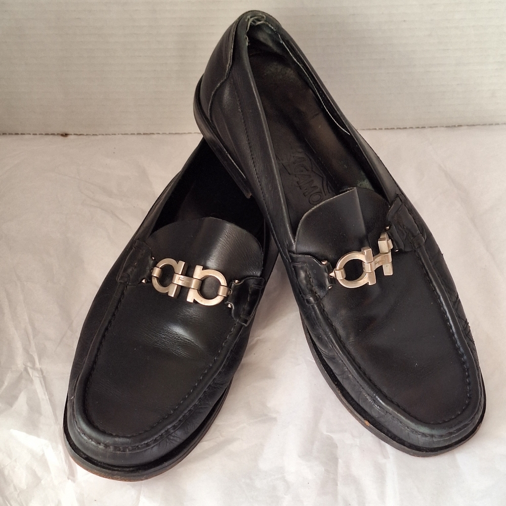 Salvatore Ferragamo size 8 black leather loafer